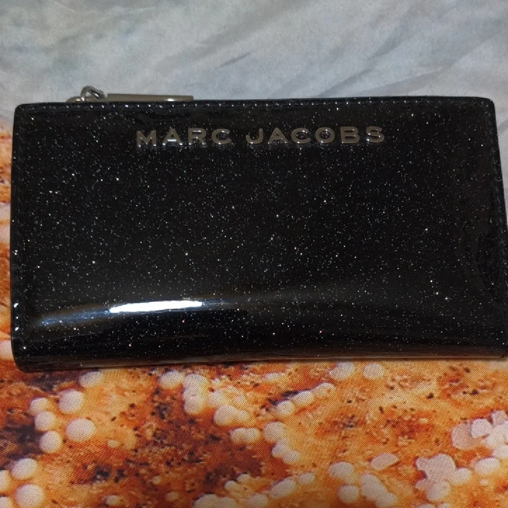 Marc Jacobs Shimmering Black Wallet - Picture 1 of 3